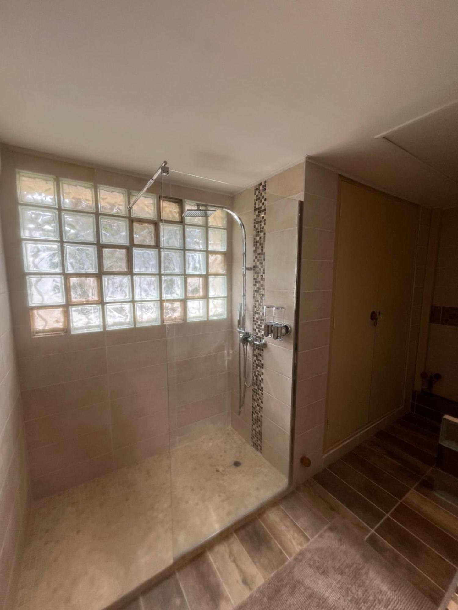 Chambre D'Hotes La Tour-dʼAigues Exterior foto